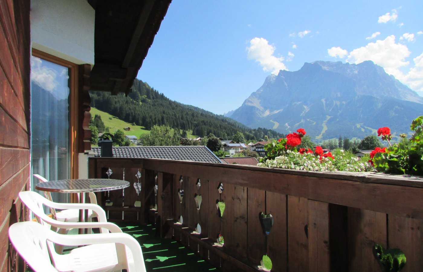 app_2_balkon_2018.jpg app_2_balkon_2018.jpg