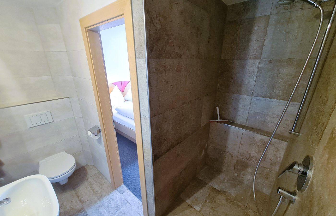 badezimmer_1.jpg badezimmer_1.jpg