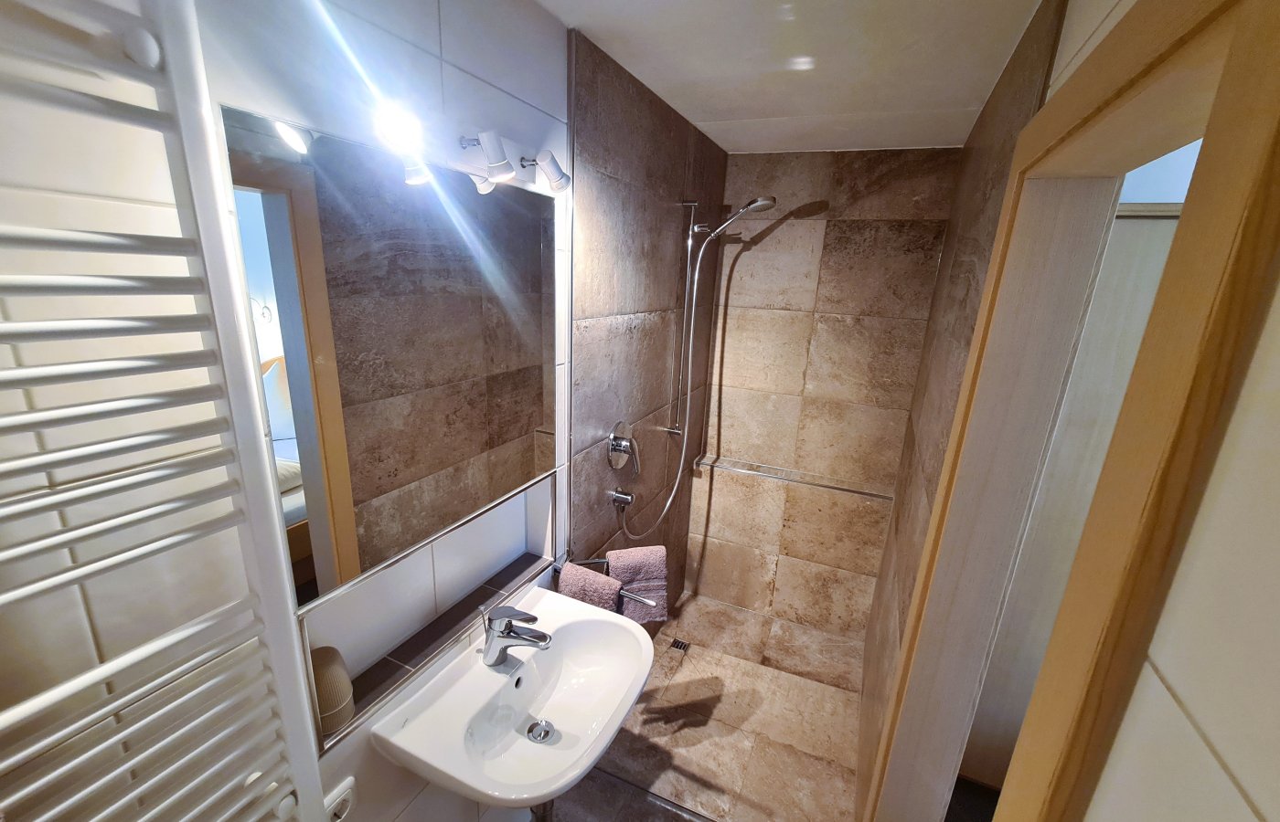 badezimmer_2.jpg badezimmer_2.jpg