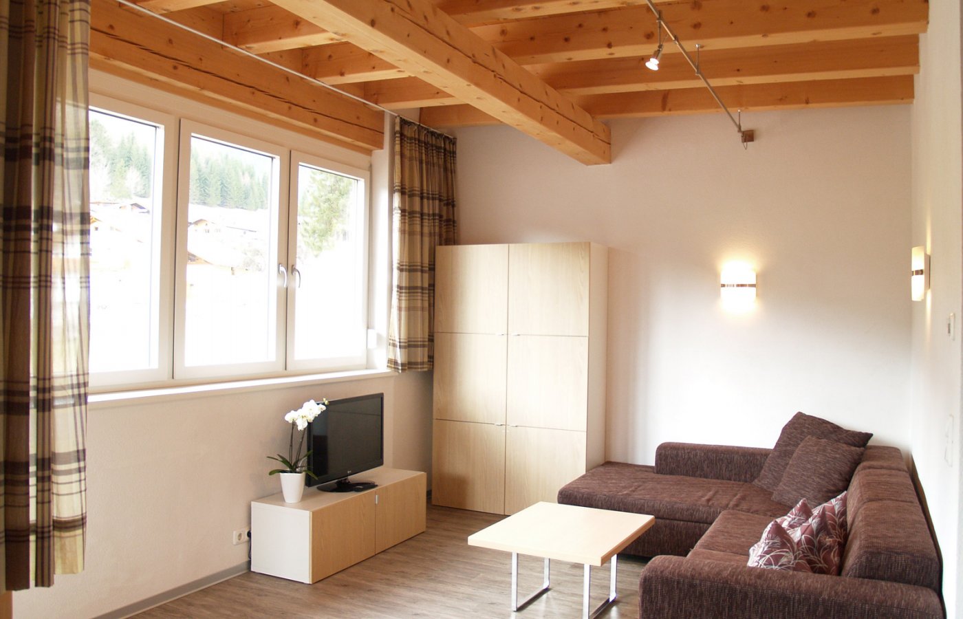 dach_whg-wohnraum-1.jpg dach_whg-wohnraum-1.jpg