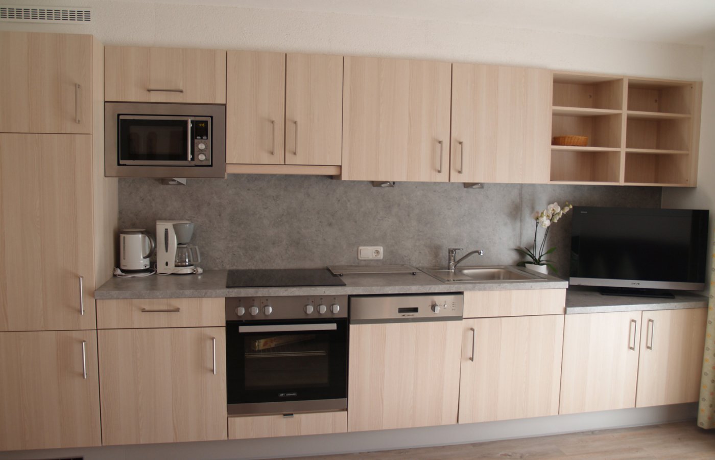 kueche_app._zugspitzblick.jpg kueche_app._zugspitzblick.jpg