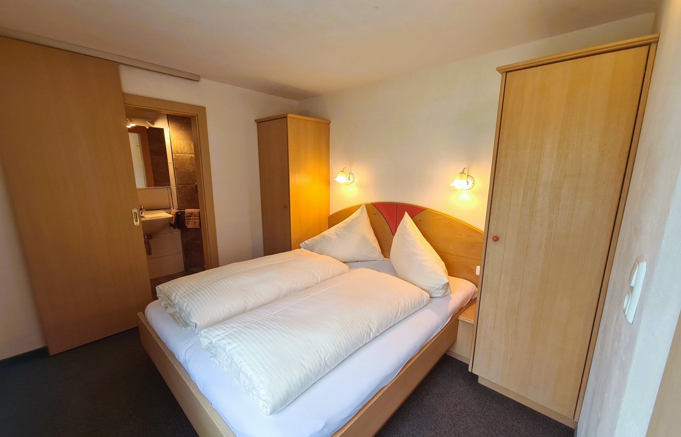 schlafzimmer_2_bergpanorama.jpg schlafzimmer_2_bergpanorama.jpg