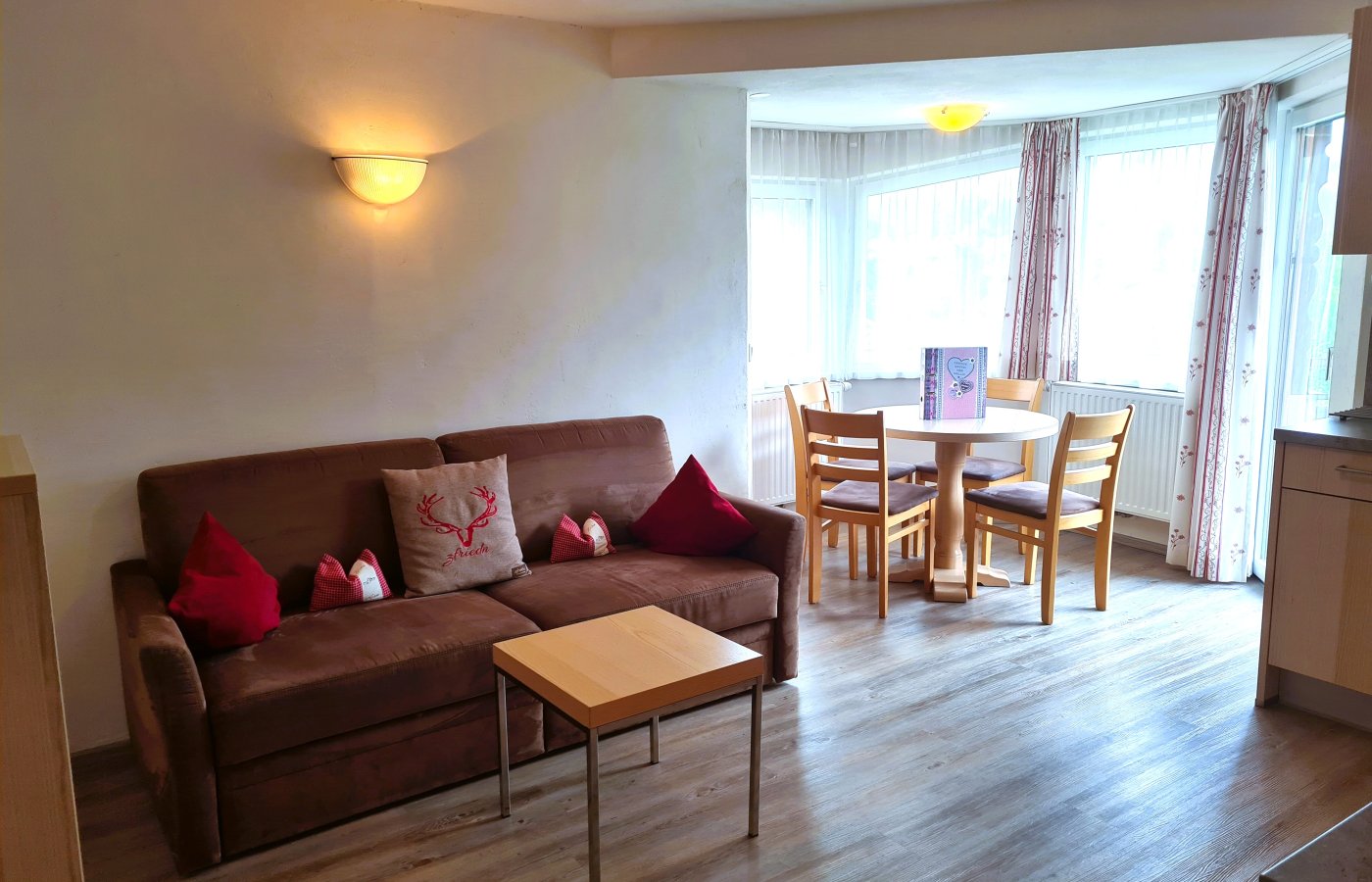 wohhnraum.jpg wohhnraum.jpg